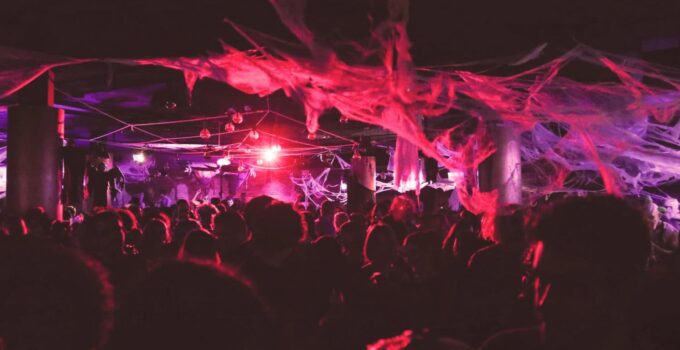 idee decorazione discoteca halloween fai da te con tulle